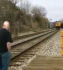Hogyan kerüljünk egy egy vonatbalesetet - vicces videóval!