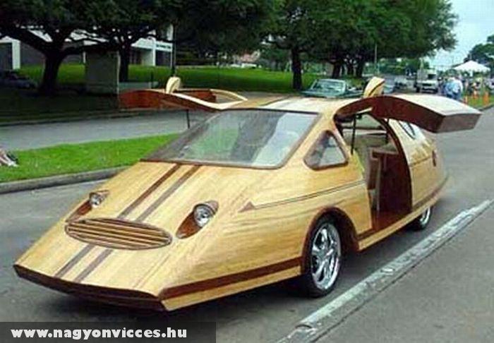 Fából készült autó